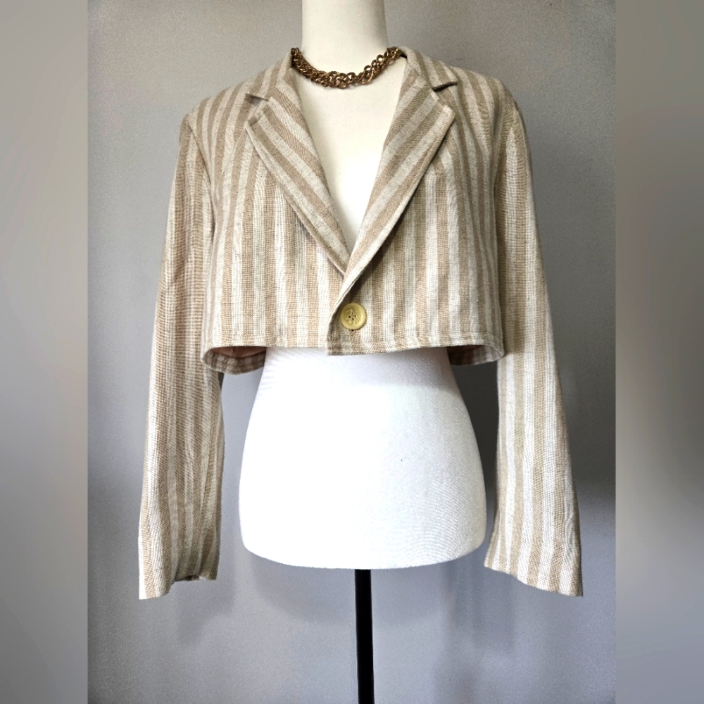 MARJORIE HAMILTON Beige Striped Cropped Blazer. Size Medium